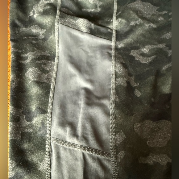 Fabletics Define PowerHold® Women’s Mid-Rise Legging in Camo XXL - Picture 6 of 6